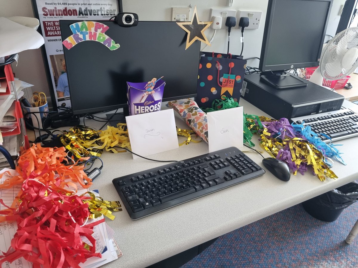SarahBates18's tweet photo. Thank you to the lovely #perinatalteam @GWH_NHS for spoiling me on my birthday. One of the perks of working today was my lovely colleagues. Feeling loved 😍 @KathrynLouiseO2 @himbury_claire @RhianBoase And a special birthday @BAPM_Official call with @DeierlA !! https://t.co/qIjKgmpD6N