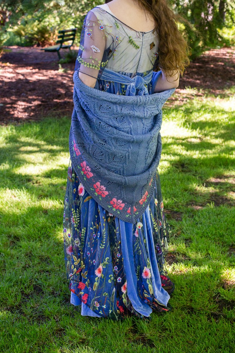 34 shades of blue! 🫐 Catherine at Gauge  Dye  Works  designed the stunning gradients for my Garden Wedding shawl the same way she designs striping yarn, just with a whole lot of colours! 

Pattern: andrearangel.com/shop/a-garden-…

Yarn:  gaugedyeworks.com/products/kit-a…

 #EpicKnitting