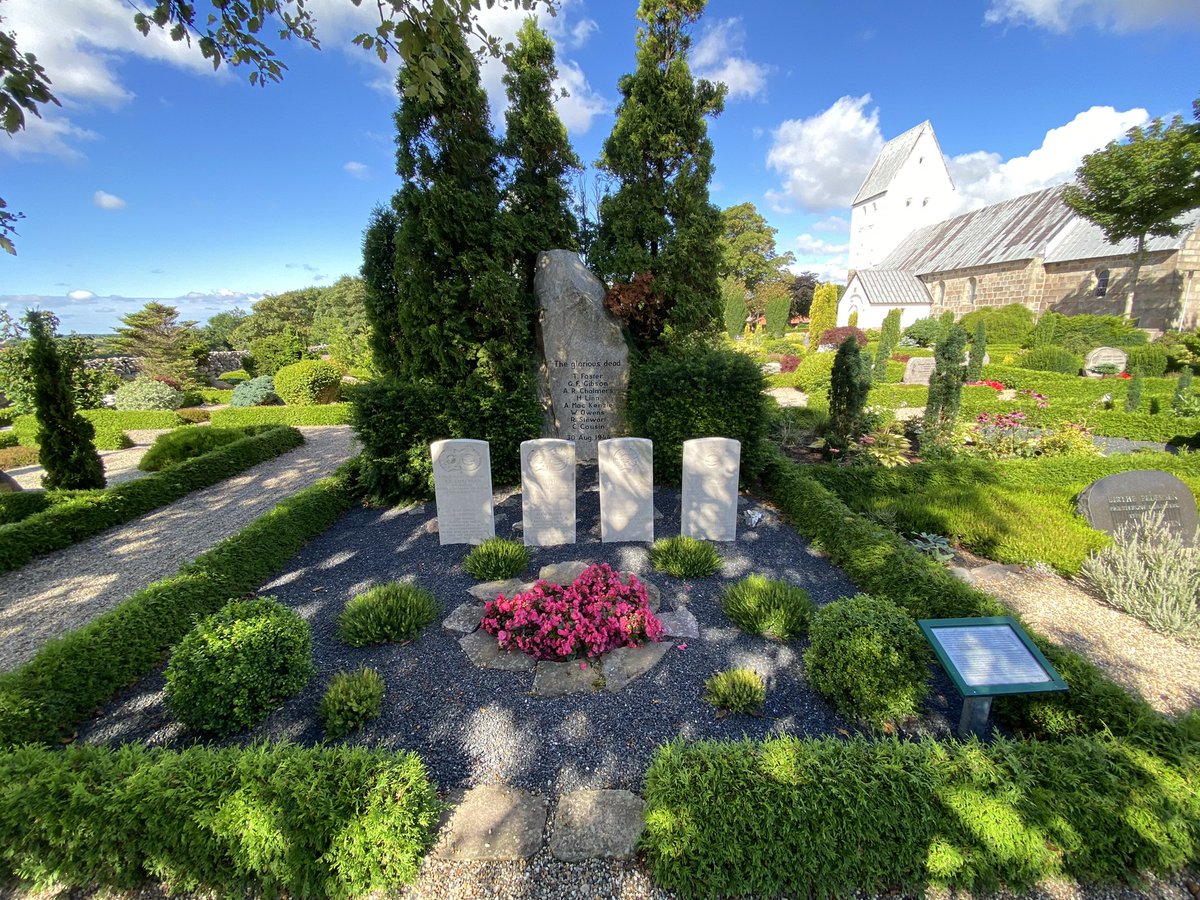 MalcolmRossNI's tweet photo. A further selection of @CWGC graves in Churchyards and Cemeteries in Western Jutland, Denmark. Perfectly maintained by Danish Church and local Authorities. All the people I met this week deeply care about “their boys” within their cemeteries. https://t.co/l1ERuYqjMw