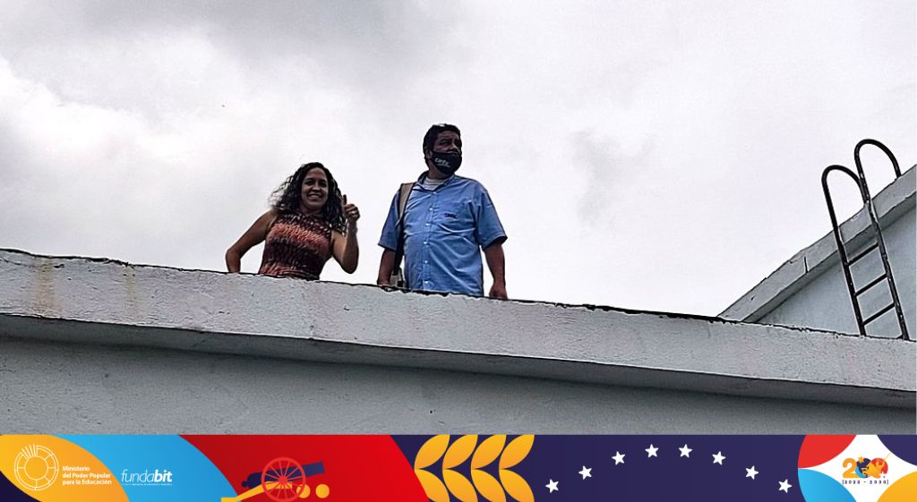 Fundabit_'s tweet photo. Para fortalecer la educación tecnológica y cumpliendo con las instrucciones del Pdte @NicolasMaduro y de la Min @_LaAvanzadora , nuestro equipo de Fundabit junto a Cantv para la conexión a internet del #Cbit de la @EscMiguelACaro en la Pquia Sucre del Dtto Capital
#VenezuelaEsPaz https://t.co/j4qQwtOgPL