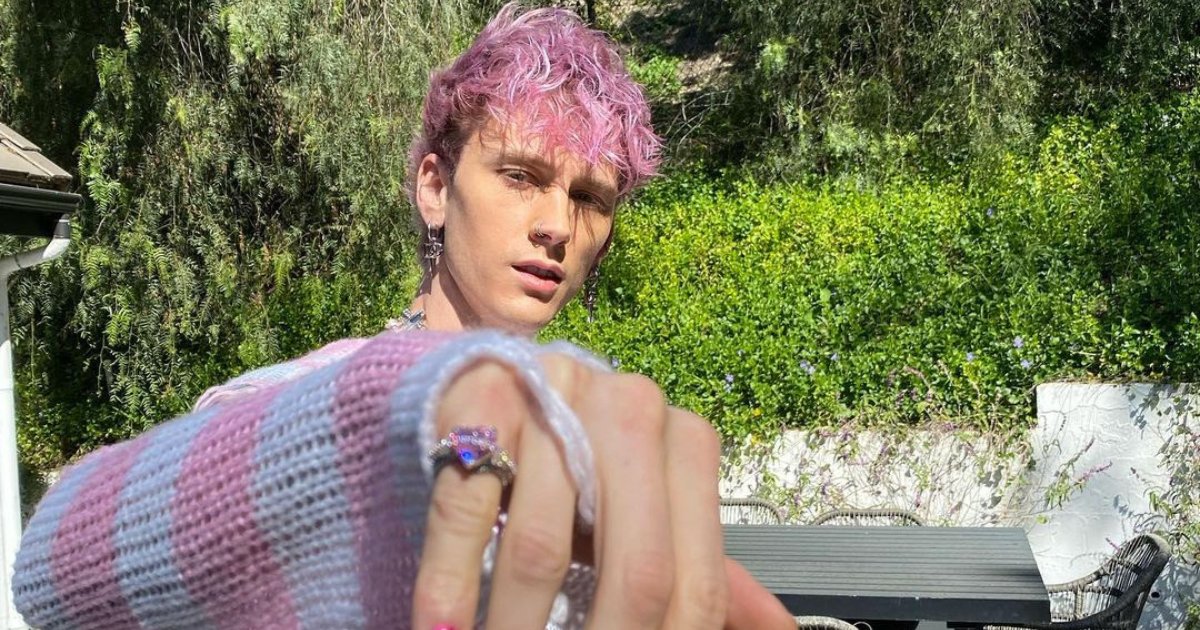 instinctmag's tweet photo. Machine Gun Kelly on Homophobic Slur and Giant Penis Vandalism: "...You suck." https://t.co/V9Lmf2m2K3 #Entertainment #Homophobia #HomophobicAttack #LGBTQ #machinegunkelly https://t.co/YbbBQoSFrU