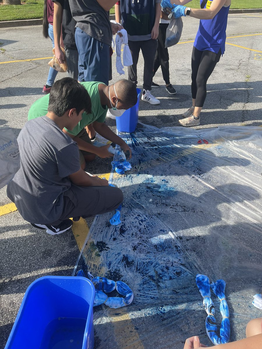 DrLoraleeHill's tweet photo. Who’s got tie dye? Every 8th Grade Griffin student!!! A fun team building &amp; school pride activity. Thanks to our teachers, PTSA, and lots of volunteers who assisted. ✅ out Mr. Holmes making a t-shirt!!! @GMS_Wildcats @ButlerNneka @LynzeeCourtney @CobbSchools #begreatbegriffin https://t.co/tR4OFzUigm