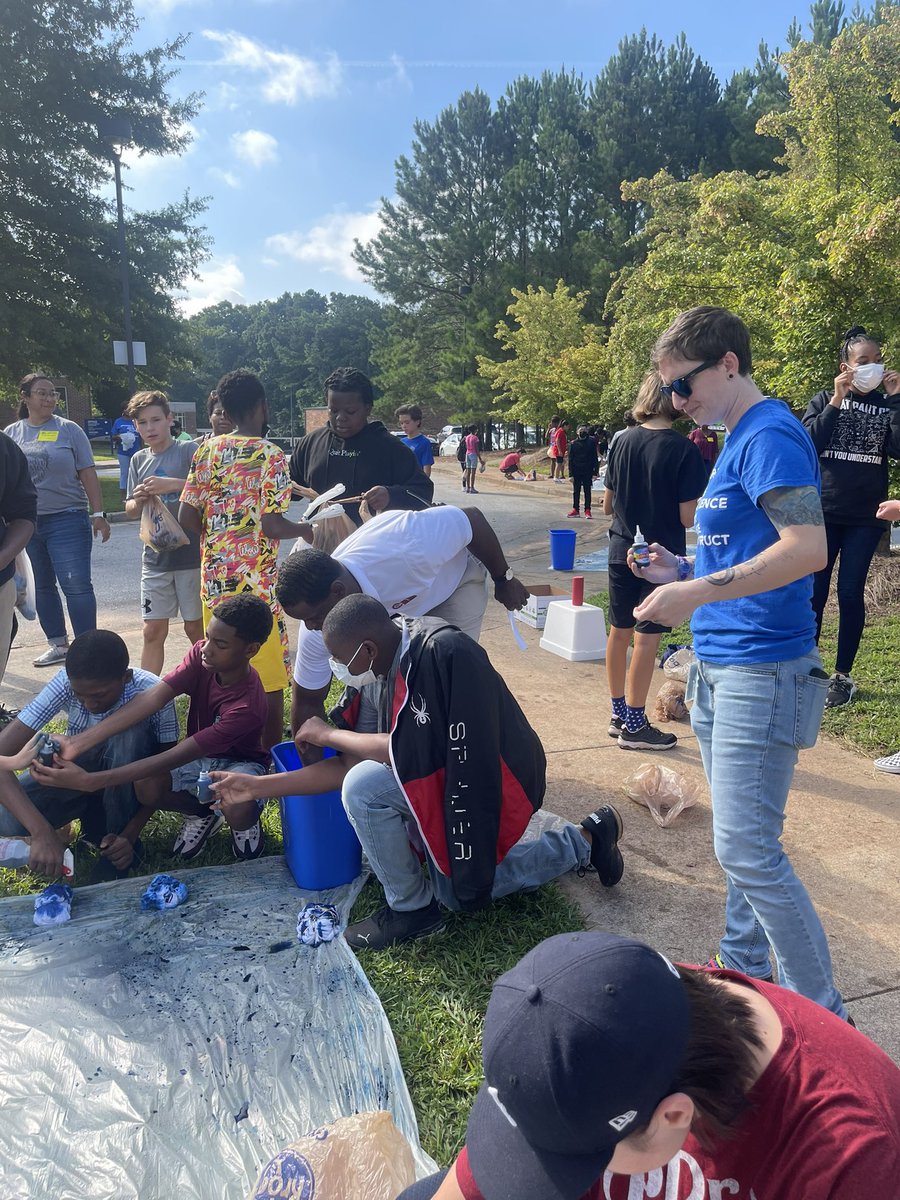 DrLoraleeHill's tweet photo. Who’s got tie dye? Every 8th Grade Griffin student!!! A fun team building &amp; school pride activity. Thanks to our teachers, PTSA, and lots of volunteers who assisted. ✅ out Mr. Holmes making a t-shirt!!! @GMS_Wildcats @ButlerNneka @LynzeeCourtney @CobbSchools #begreatbegriffin https://t.co/tR4OFzUigm