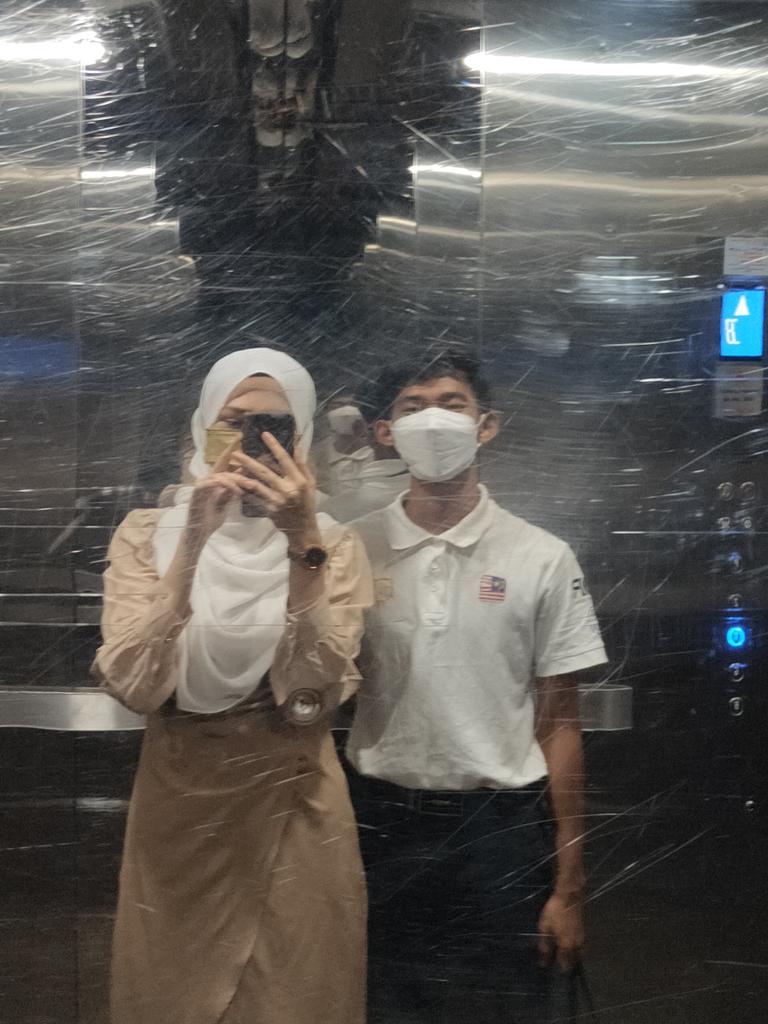 Syaflolly's tweet photo. Congrats mirul, sekarang mak sayang you lebih daripada i😭🙄 https://t.co/JRxAbZSUWT