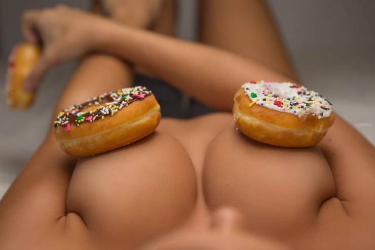 Jenny_Midlands's tweet photo. My boyfriend loves eating food from my body. 
 
#horny #naked #nude #slut #cumslut #whore #fantasy #tiedupgirl #blowjob #deepthroat #naughty #erotic #ass #BDSM #blindfold https://t.co/udBgoLNuCr