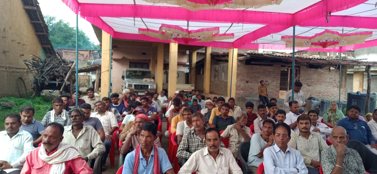 TDO_Garbada's tweet photo. આજરોજ ગરબાડા તાલુકાના પાંદડી ગામે રાત્રિસભા યોજવામાં આવી.ગ્રામજનોને સરકારશ્રીની વિવિધ યોજનાઓ બાબતે જાણકારી આપવામાં આવી તેમજ ગામના વિવિધ પ્રશ્નો બાબતે ચર્ચા કરવામાં આવી.@CollectorDahod @DahodDdo @SdmDahod @infodahodgog https://t.co/Ylq1iitU82