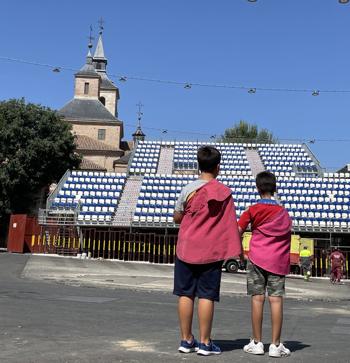 No han esperado ni a que echaran la arena.

Arganda del Rey, que siga la afición 😍