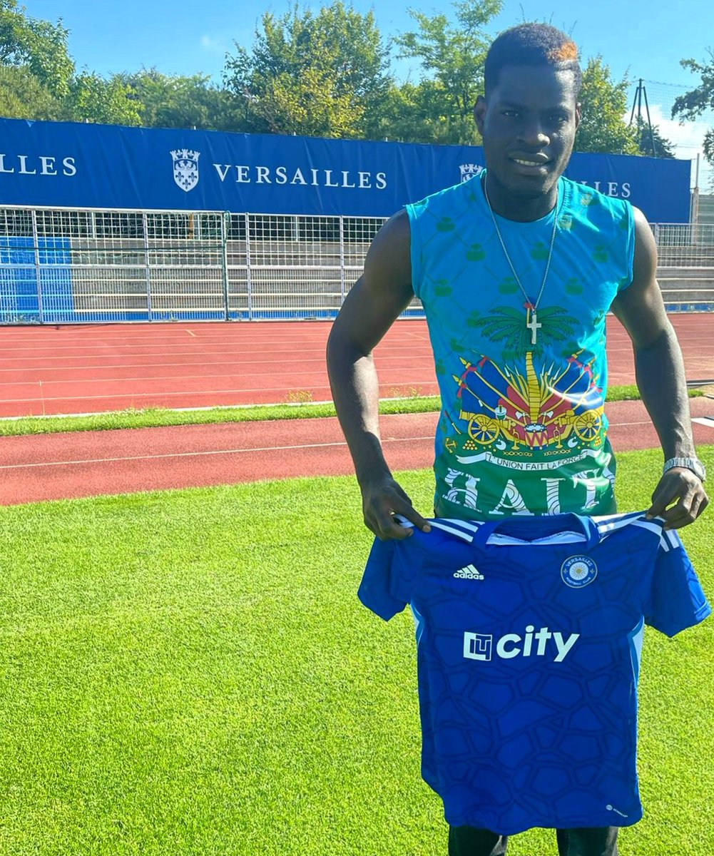 PrunierMondy's tweet photo. Déjà au travail au @FCVersaillesOff 👏🏿 👌🏿
Exceptionnellement je porterais le 21. 
L'union fait la force ✊🏿
MP2 🇭🇹🔵⚪ https://t.co/upC8WkDkET