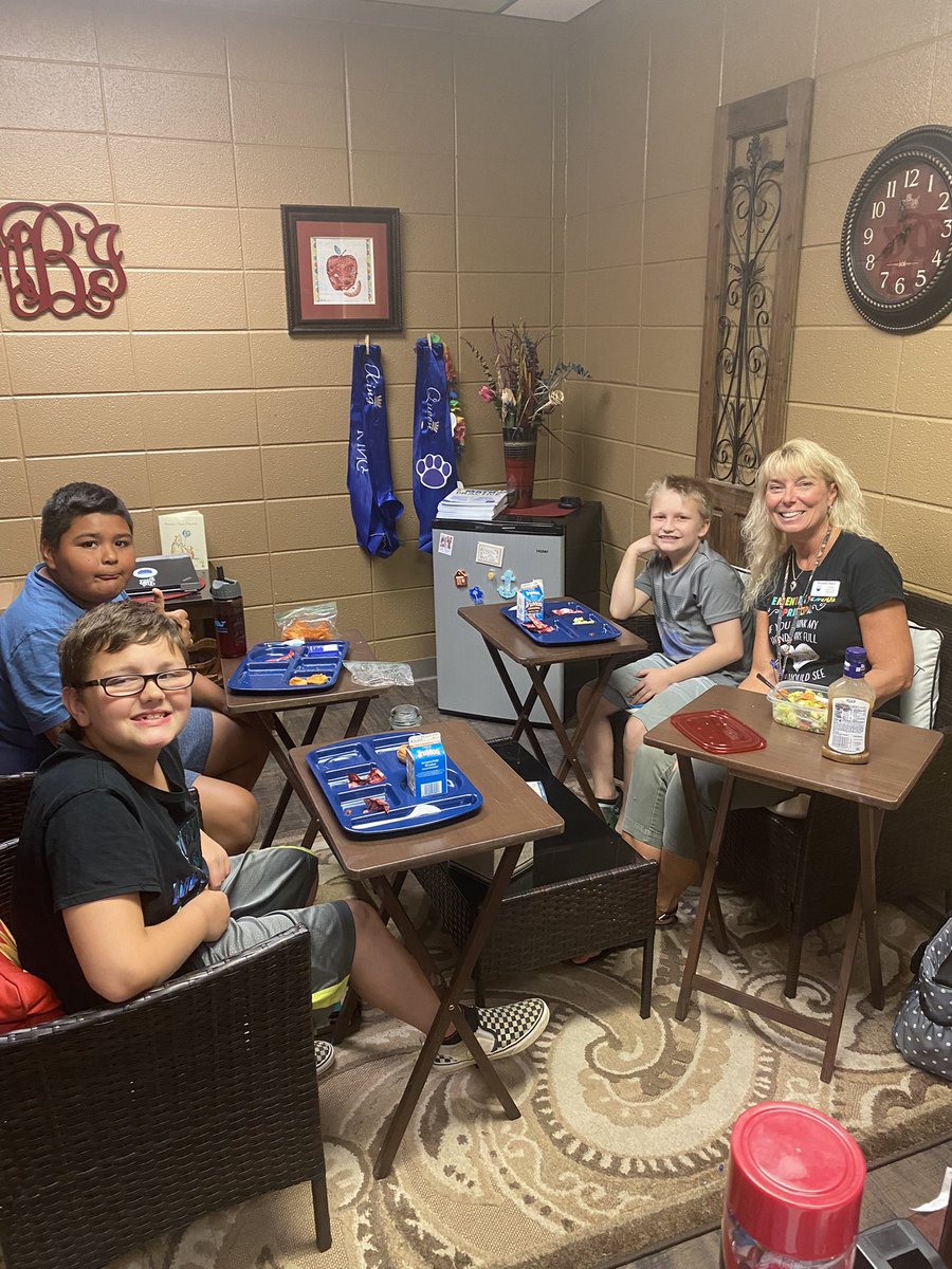 So it begins…#lunch buddies for the 22-23 school year because #relationshipsmatter #SEL + #schoollunch = #happystudents x #lovedstudents x #coolschool @mcs_nutrition @nokidhungry @eastfieldglobal @McDowell590