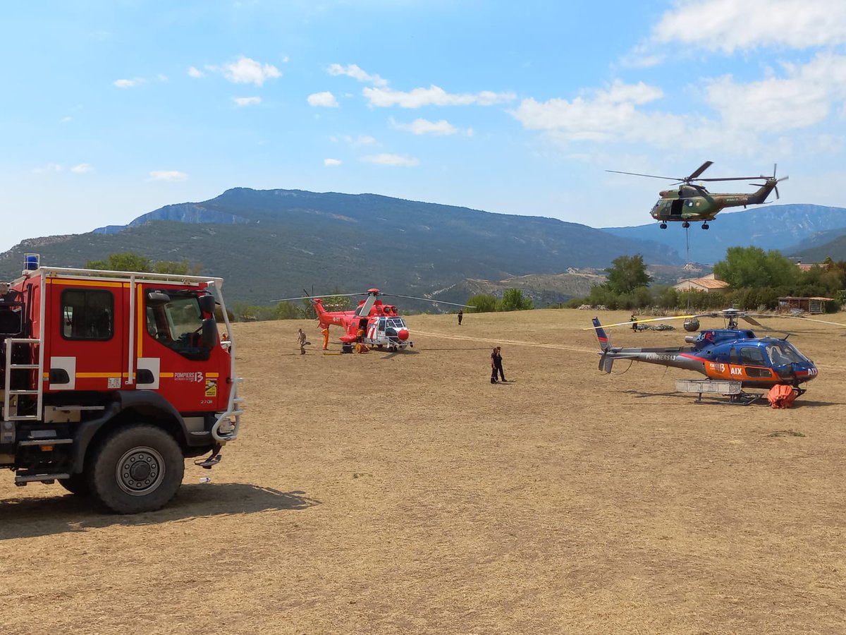 PhilippeCanivet's tweet photo. 🚁 Après 72 larguage avec le HBEL @SecCivileFrance mercredi, retour aujourd'hui sur le  #FeuxDeForêt de #Rougron sur le Morane Aix @Pompiers_13 avec le #DIH des #Pompiers13 en soutien des collègues @Pompiers04.
#Solidarité https://t.co/un1RBVRBEY