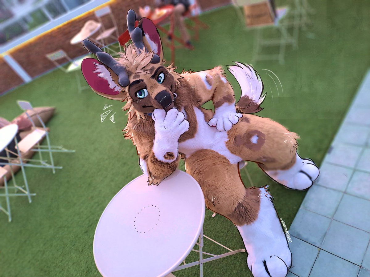 This deer be waiting for you in this #FursuitFriday 📸@kidrhinoboy ✏️@REORENADE