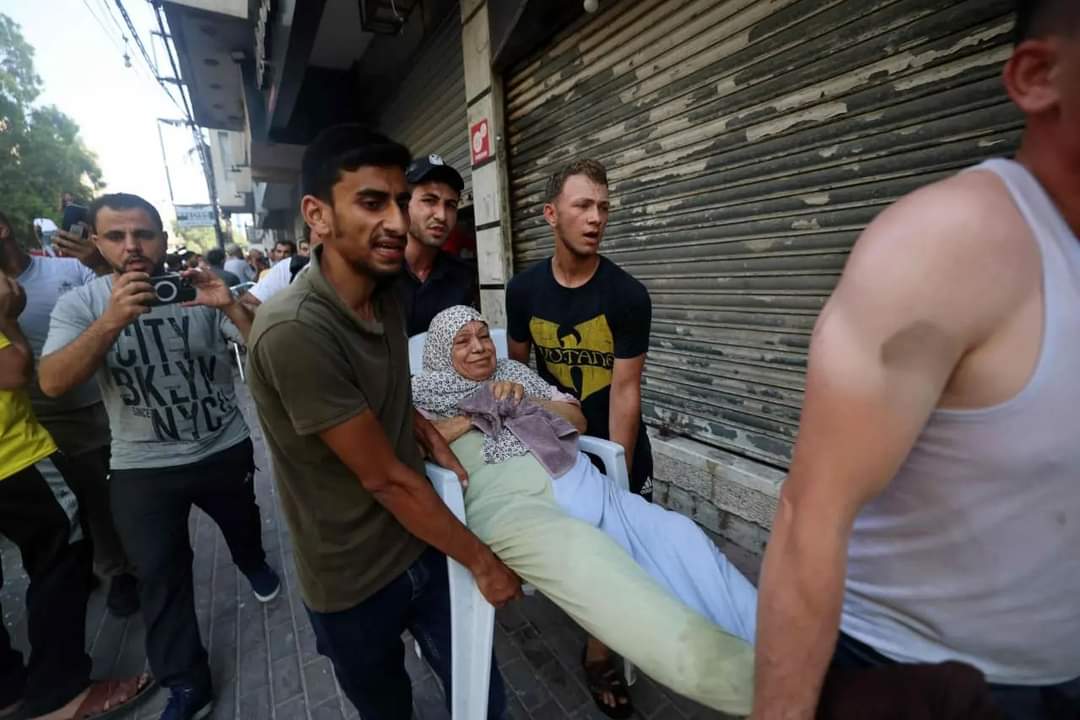m_zaa75's tweet photo. Eight Palestinians were killed, including a 5 years old child, and dozens were injured after targeting a residential building by an Israeli airstrike in #Gaza. 5.8.2022 
#غزة_تحت_القصف https://t.co/ICssvKBXqj