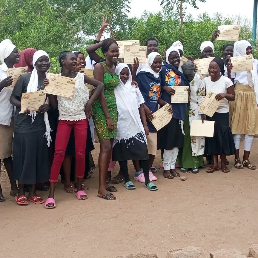 WingRescue's tweet image. The Girls become officially @rescuewing certified after going through Computer exams,  now it&apos;s time for them to step into real world after graduating. ThankYou #ConnectionUbuntu for helping us to reach this achievement .#MisbahGedal #wearerescuewing #WakeletCommunityWeek #