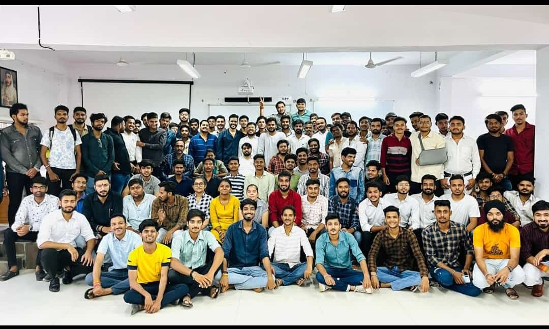 GolupTidar's tweet photo. सामान्य छात्र बैठक इंदौर
मुख्य वक्ता @NileshSolnki12 जी भाईसाहब उपस्थित रहे ।।
#chatrbaithak
#Medical
#dentalcare
#medicosunity
#HarGharTiranga
@virendraS03 @KaharKavi @drpunitofficial @MeDeVisionOrg @mr_sarthak_ https://t.co/DjZoxE3hj0