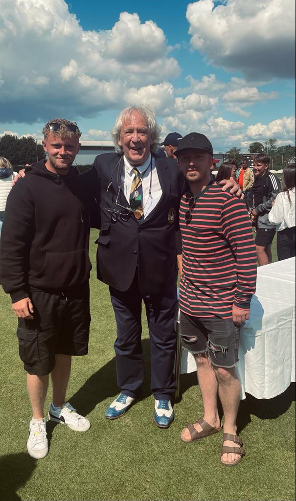 skelsall93's tweet photo. 14 years on, he’s not aged at all! Incredible enthusiasm and love for the game still! Legend, love ya Dave. @BunburyCricket @MitchKelsall https://t.co/YuR7ZPc7mk