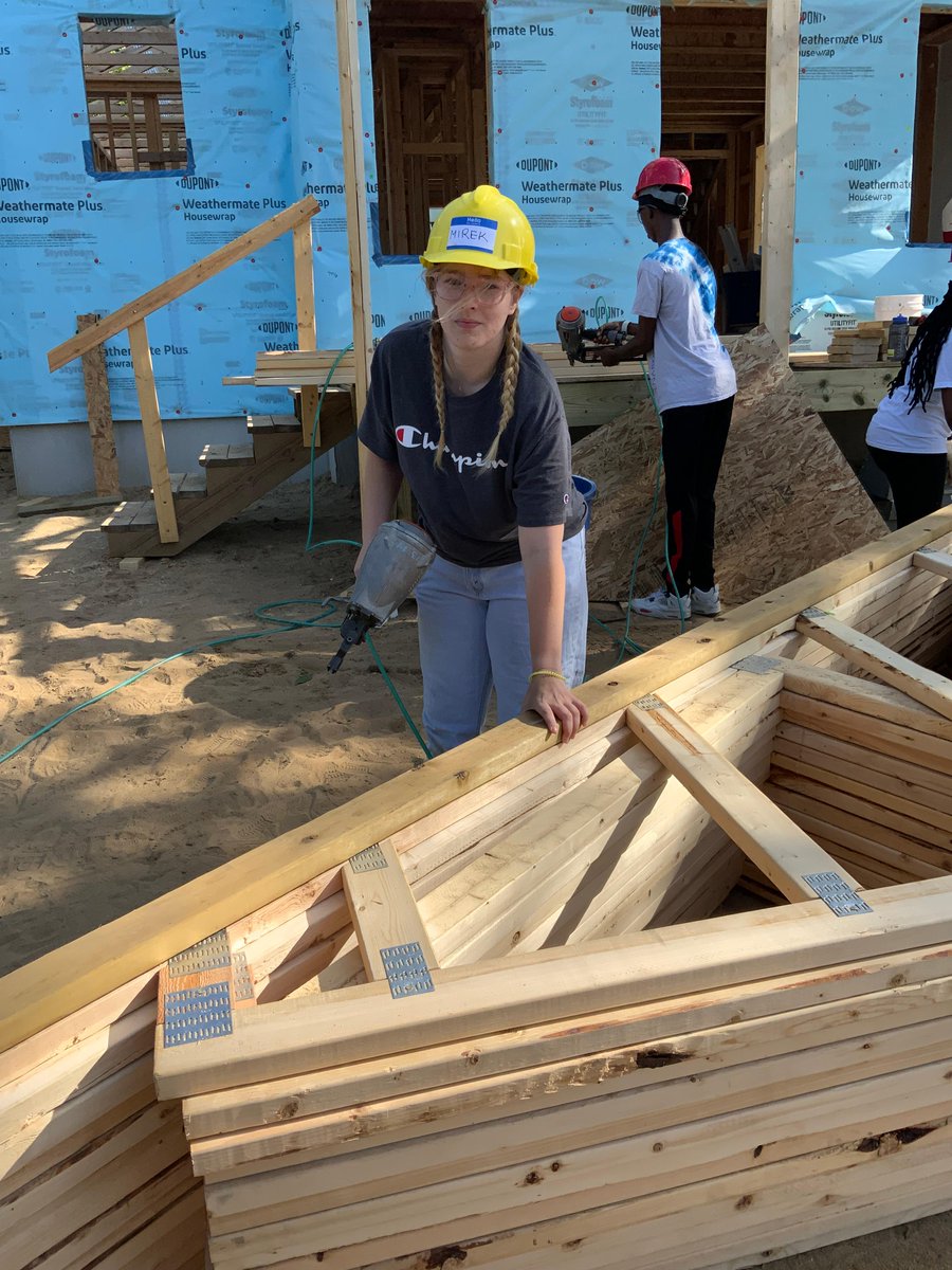 HabitatKent's tweet photo. Every day's a good day for building homes, community, and hope.  Thank you, First Congregational Church, for coming out and building with us! 💪🏽 #HabitatKentVolunteers https://t.co/sHTAA6EcrF