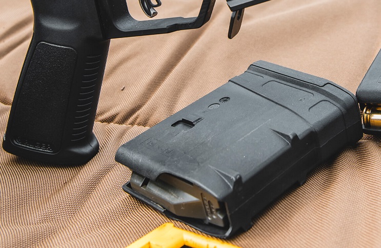 MagCommander's tweet photo. The 7.62x51 NATO (.308 Winchester) PMAG 10 LR/SR GEN M3 is a lightweight, cost effective, highly reliable magazine for SR25/M110 pattern rifles in the smallest possible magazine size. 

https://t.co/DsMDWnpQZt

#tactical #tacticallife #2a #magcommander #pewpewlife🔥🔥 https://t.co/WdBe48ntpn