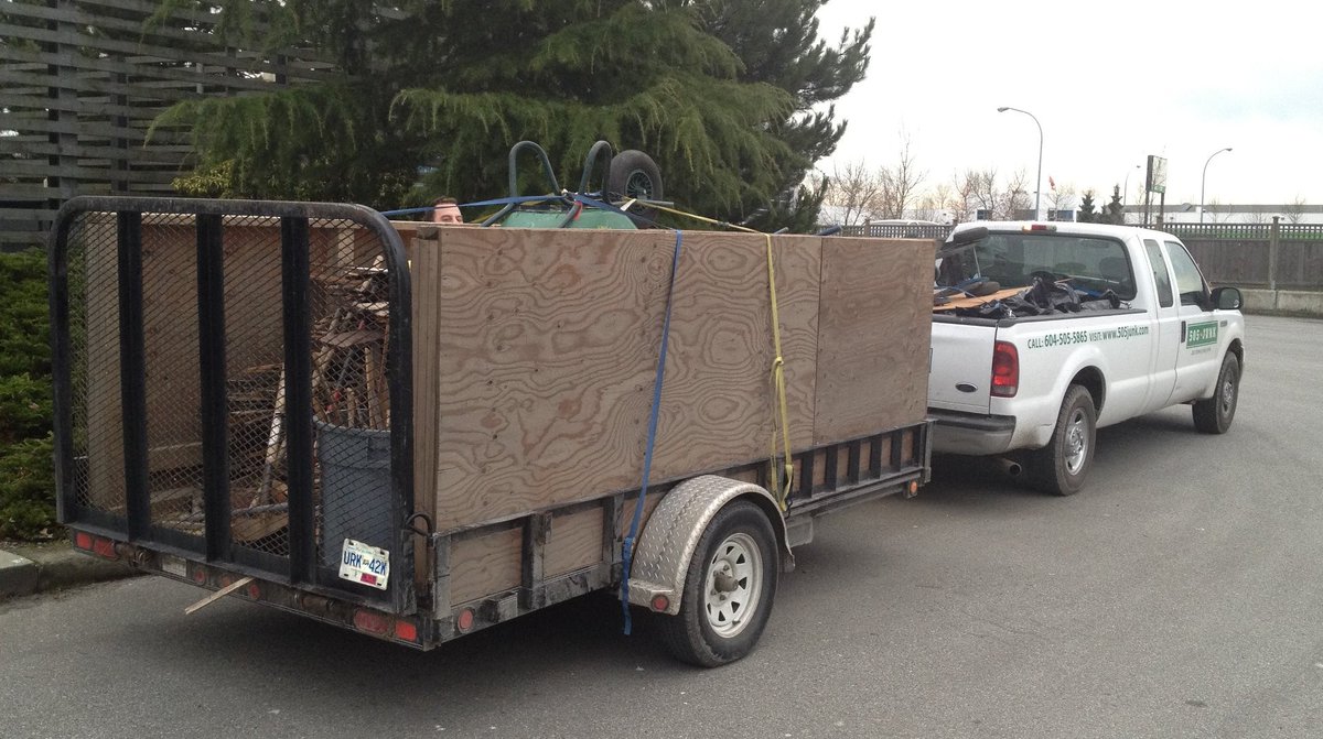 505Junk's tweet photo. Today we are celebrating 11 Years in Business 🎉

From a pickup truck pulling a trailer to an 9 truck fleet, we couldn’t have done it without our amazing clients and team. https://t.co/oPEixjPEEw