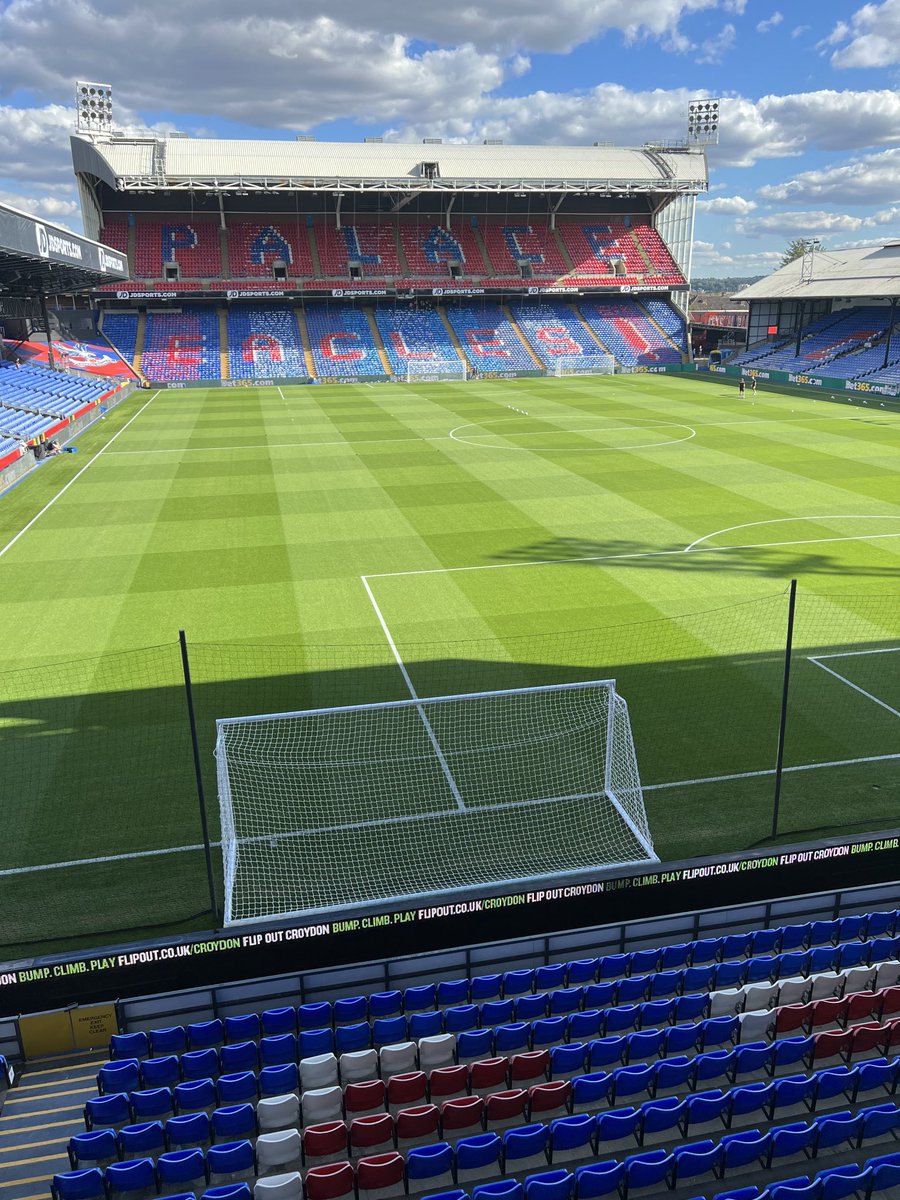 Palace v Arsenal. Selhurst will be rocking tonight. Commentary live on ⁦@talkSPORT⁩ with ⁦@sammatterface⁩ ⁦@martinkeown5⁩ ⁦@TheDeanAshton⁩ and ⁦@talkSPORTDrive⁩