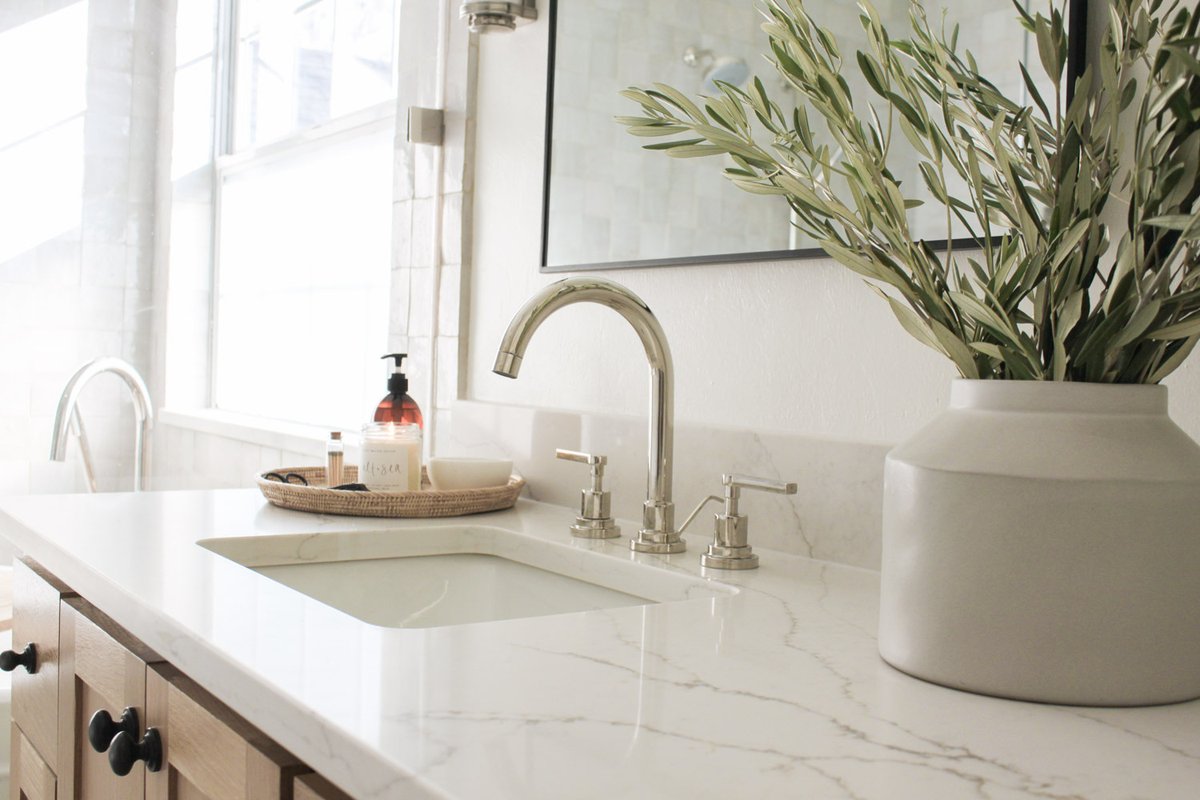 msisurfaces's tweet photo. Calacatta Prado Quartz makes for a statement bathroom vanity offering the look of marble with the durability and easy maintenance of quartz while Monza Marbello adds the perfect compliment to the floors.
Design: House Eleven Twelve
Get inspired: https://t.co/kB3yVbO2fA https://t.co/WJDYZBqOq9