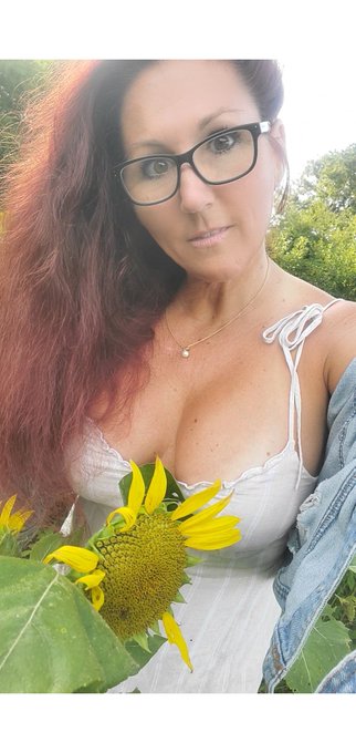 STAND TALL LIKE A SUNFLOWER AND FACE THE SUN🌻 https://t.co/ncHFpHzjhI https://t.co/cKfq8OEzMK<a href="/tag/elonmusk"class="tags"><span>#elonmusk</span></a>