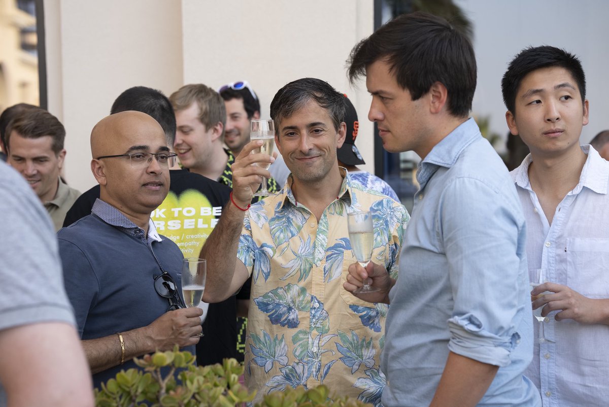 crypto_wintern's tweet photo. Wintermute say, “3/ The weekend was filled with tons of socializing, and as we have grown quite a lot in the past months, team members from various geographies met each other for the first time IRL 🥂”
Wintern say: cheers 😎 (spot the #wintern) https://t.co/9QZfNfNI02