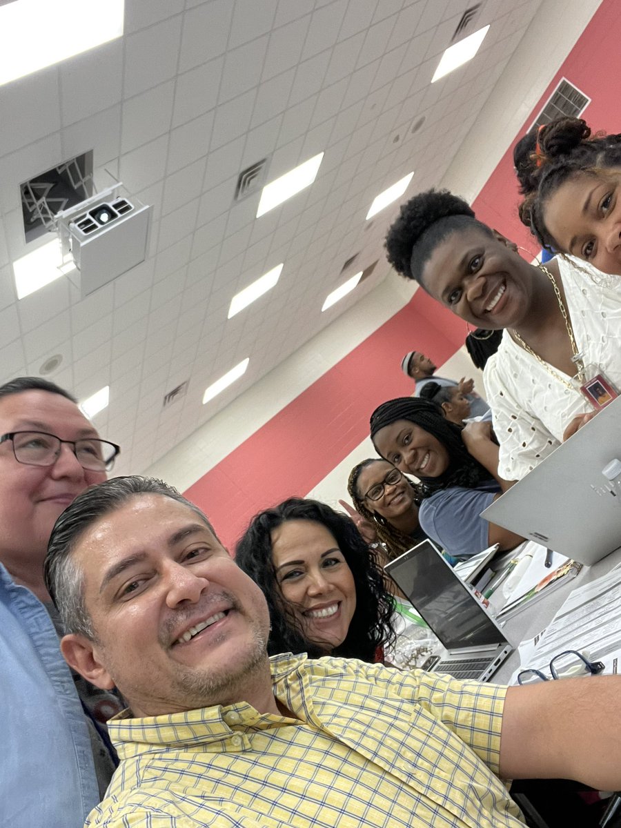 Team Building Activity - Best support staff in <a href="/FortBendISD/">Fort Bend ISD</a> at <a href="/AE_Gators/">Armstrong Elementary</a> 🤩😍🏆🥇🎶@feyattitude <a href="/FBISD_MSD/">FBISD Multilingual Programs</a>