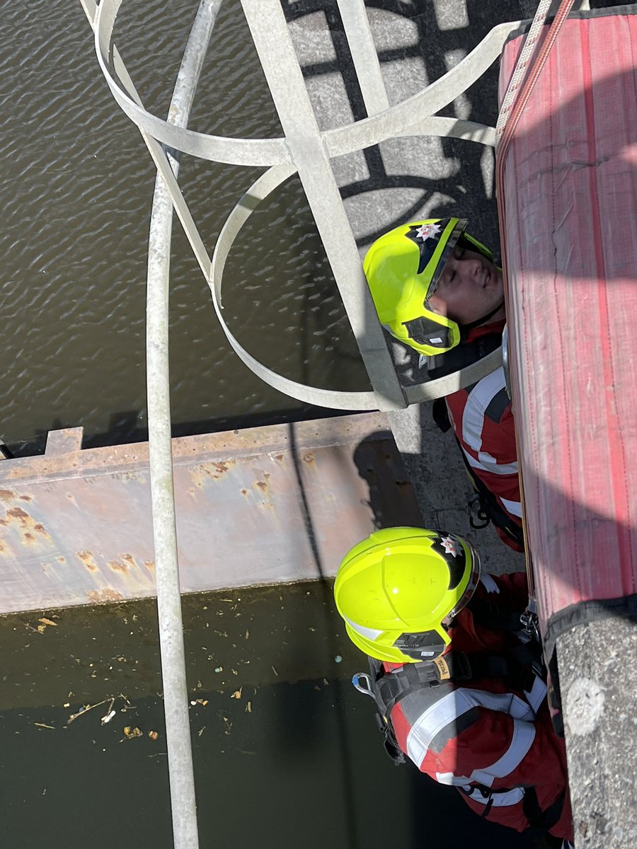 Caught up with our newest recruits today as they put their line rescue skills into practice - thanks to @Daz578 Vince & Rhodri for their expert tuition ! @geraint653