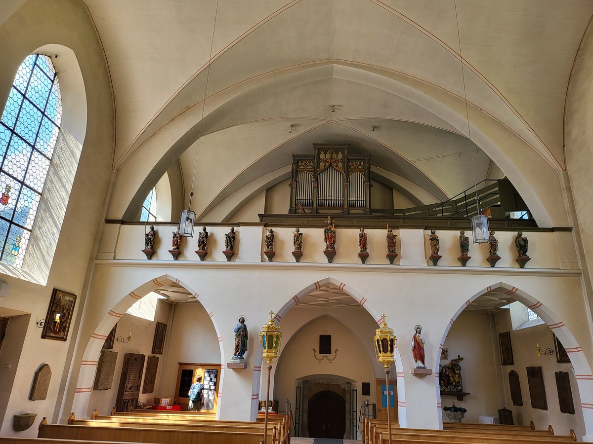 Ook over de landsgrenzen tal van bijzondere kerken op markante plaatsen. Hier de Pfarrkirche St. Nikolaus in Marktschellenberg.