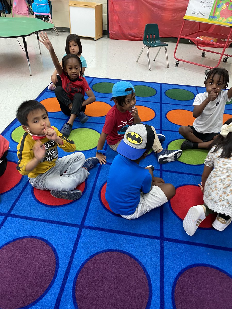MsDunnHopper's tweet photo. Last day pictures from Occoquan KinderCamp. I’m gonna miss these littles! It will be so cool to watch them grow up! #kindercamp #kindergarten #endofsummer #5thVisitingKinder #classof2035 @OccoquanES https://t.co/TPgA1E7an7