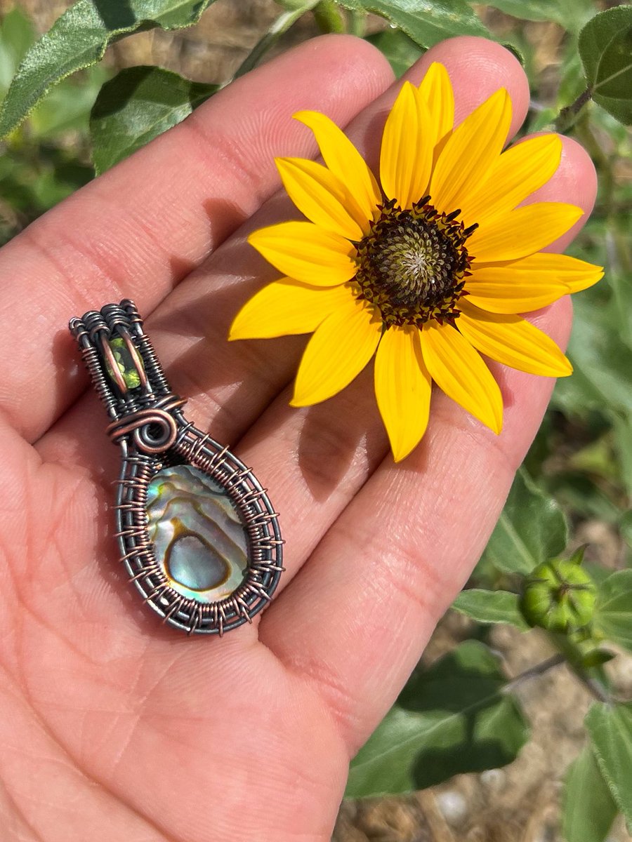 This weeks shop update is LIVE!🌞

Is she serving mermaid vibes?🧜‍♀️

Abalone and Peridot🌊

Link in comments 👇🏾