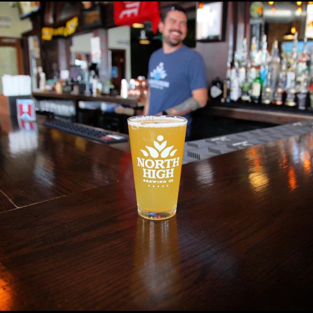 safebeerlines's tweet image. Happy #InternationalBeerDay to all of our fellow BrewRu's (brew gurus? We're working on that). What are you sipping on today? We're all IPA'd out from yesterday so we're thinking a nice brewery visit is in order. 

📸 North High Brewing

#supportyourlocalbrewery #augustisforbeer