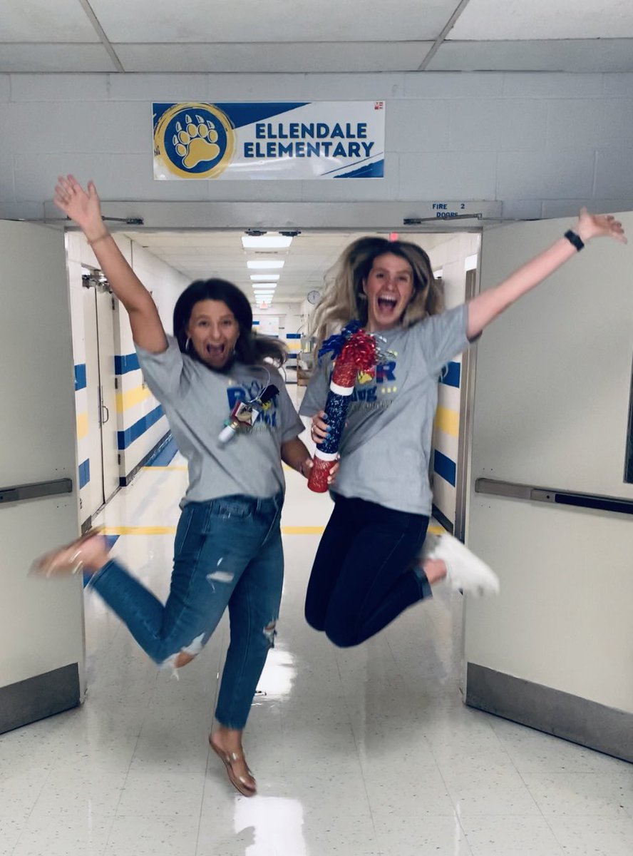 MissTsTurtles21's tweet photo. We’ve got spirit, yes we do!!!! 
It’s a Bear thing!💙💛🐻 @BartlettSchools @EllendaleSchool  #EllendaleBears https://t.co/pjSKDklj4H