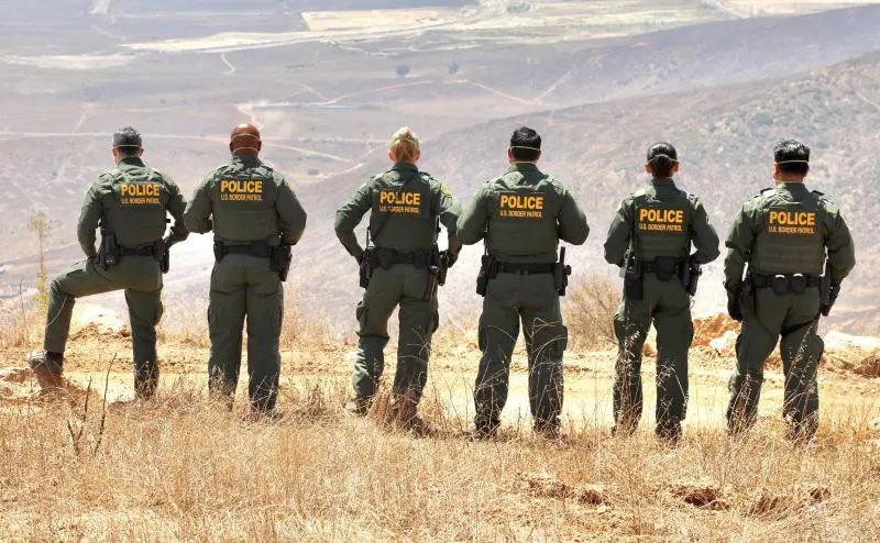 TonyGonzales4TX's tweet photo. Not all heroes wear capes. #HonorFirst #StandWithBorderPatrol https://t.co/gQzgSg6FaA