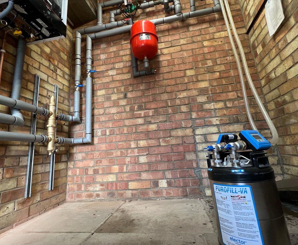 New Commercial Heating Upgrade, 2no @ViessmannUK 19kw 100w system boiler, <a href="/RadiantControl/">Radiant Control Ltd</a> boiler sequencer, <a href="/IMIHydronicUK/">IMI Hydronic UK</a> low loss header and flushed and filled with <a href="/thoroughflush/">Thoroughflush®️</a> piped up with reverse return.