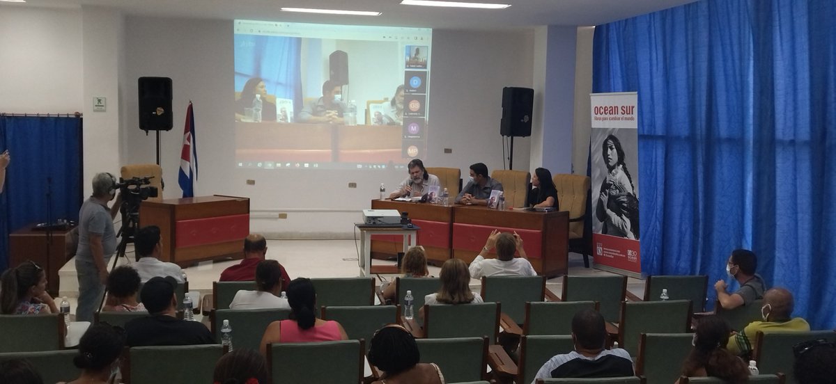 cim_cuba's tweet photo. Se presenta en el CIM el libro "Yo conocí a FIDEL", del periodista Wilmer Rodríguez Fernández, de la Editorial Ocean Sur.
La presentación estuvo a cargo de Abel Prieto Jiménez, acompañado del autor, el equipo editorial y tres testimoniantes del libro. https://t.co/ieOKA8uWn9