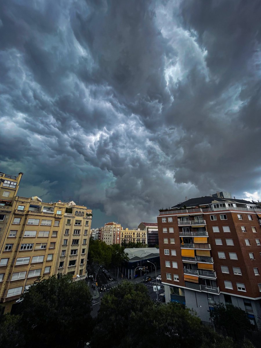 _mkroca's tweet photo. La tempesta d’avui @meteocat @eltempsTV3 https://t.co/9TbEY9bpFh