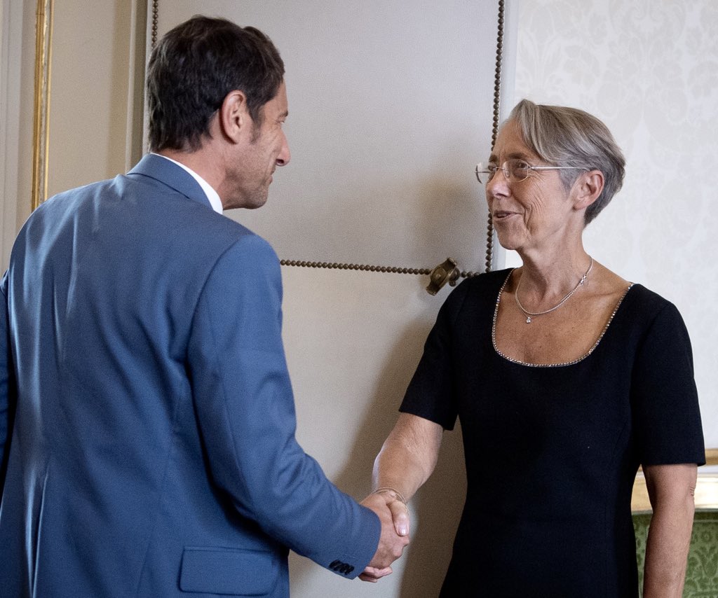 Elisabeth_Borne's tweet image. Les maires sont le ciment de notre République.
J&apos;ai dit à @davidlisnard, président de @l_amf, ma volonté de les associer davantage à nos réflexions et à nos décisions.

C&apos;est ensemble que nous répondrons aux attentes des Français.