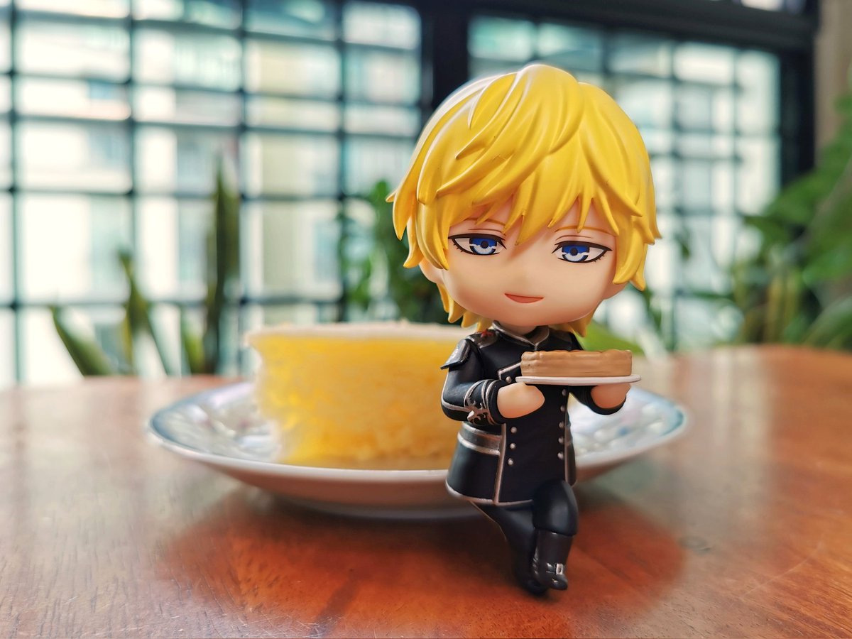 valleyofregret's tweet photo. "Can I offer you a nice cake in this trying time?"
#SmileFigure https://t.co/DtD212Dmlb