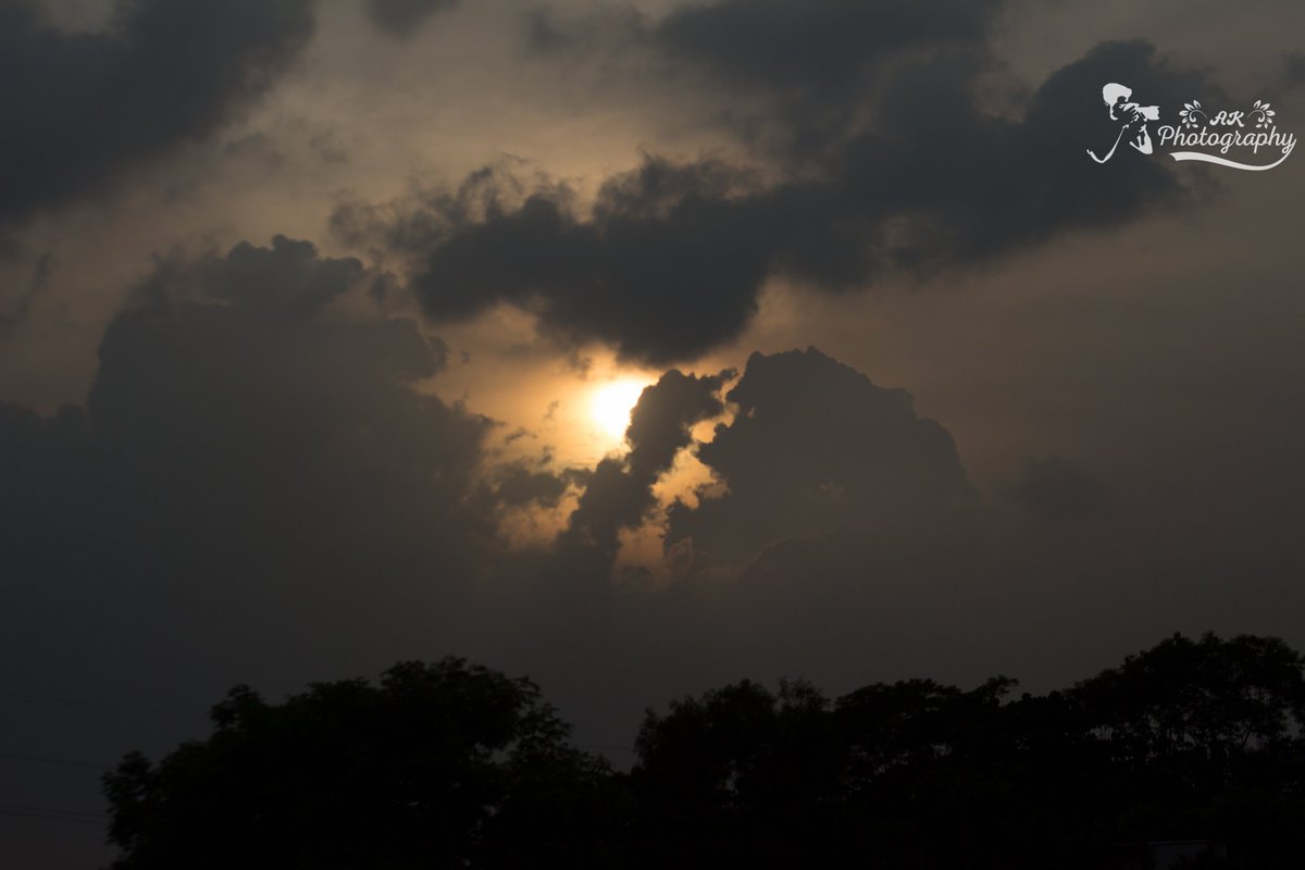 akphotographybd's tweet photo. #Abdul_Kaiyum #akphotography #sunset #sunsetphotography #skyphotography #clouds #contributor https://t.co/xP7THcnw86