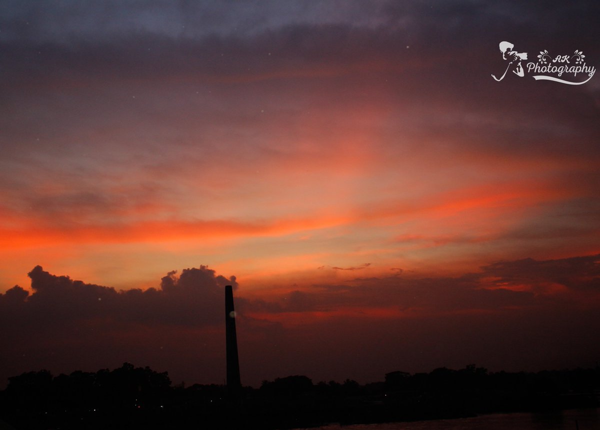 akphotographybd's tweet photo. #Abdul_Kaiyum #akphotography #sunset #sunsetphotography #skyphotography #clouds #contributor https://t.co/0FV2pfNx5V