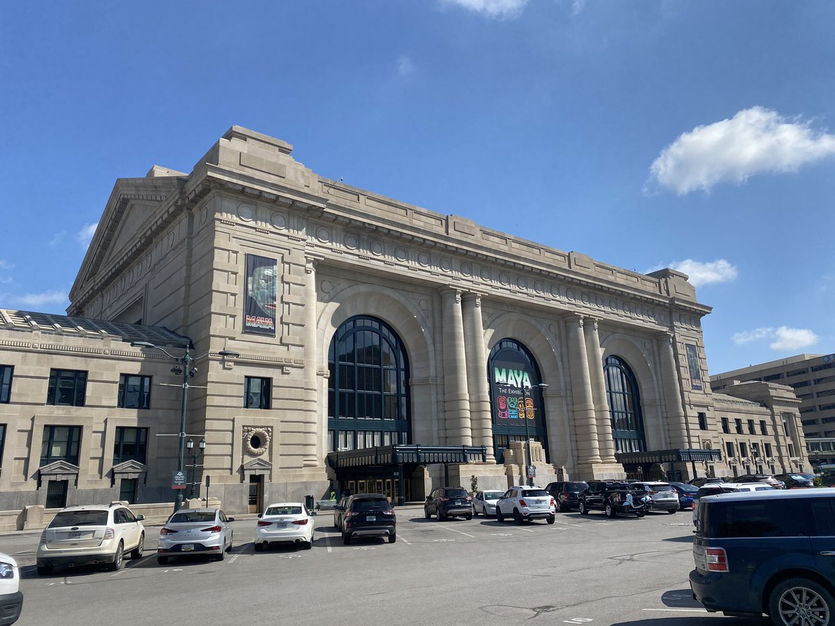 maXolo_travel's tweet photo. Another Union Station in a different city… Kansas City! Had a great brunch at Harvey’s inside! #maxolo #solotravel #solodining #KansasCity #unionstation https://t.co/sw9M3xNa6w