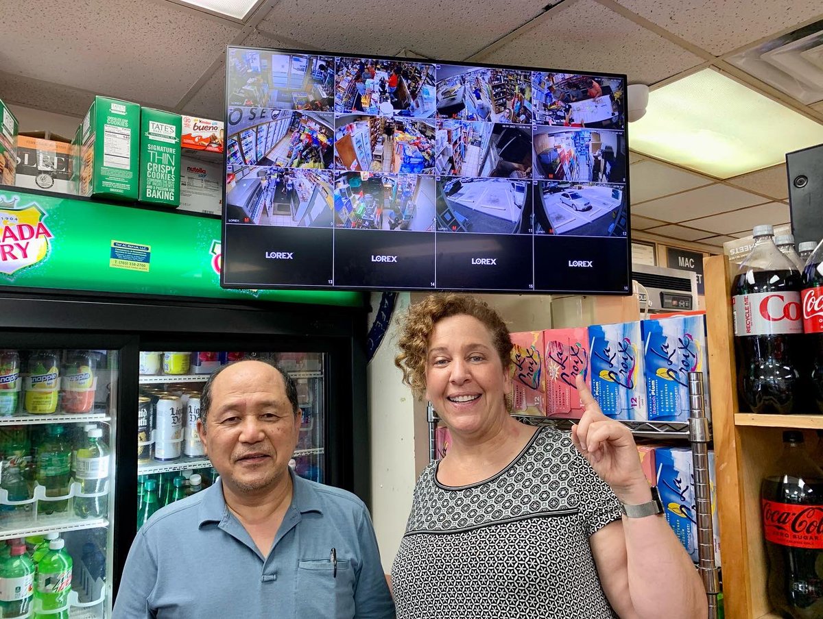 SmallBizDC's tweet image. It was a pleasure to visit #PalisadesMainStreet to speak with business owners about what matters to them most. Let’s continue to build relationships with our commercial corridors by supporting our #smallbusiness owners and shopping local.

#ibuydc #DCisOpen