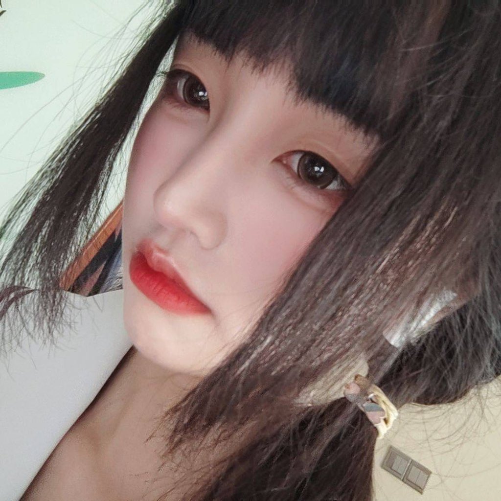 MawNova's tweet photo. #意淫 #射屏 #绿帽 #出卖 #女友 #绿帽奴 #肉便器  #丝袜 受不了了 来贡献女友 求私信一起玩  想看爸爸们射满她的小脸 想看合照看射屏 你问我答来听听小骚货怎么被操的 https://t.co/Hd47vzEN9p