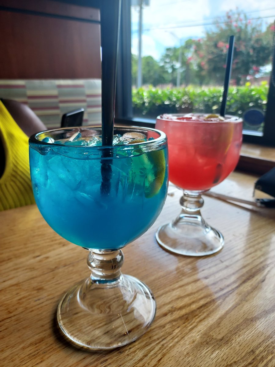💙💙🍹🍸
#enjoylife 
#daydrinking