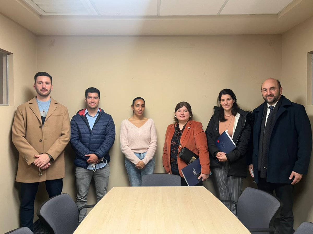 AgenciaProCba's tweet photo. Reunión con @ComsaludCcl ✅ Agremia a 280 empresas comercializadoras de equipos, material, mobiliario e instrumental médico. ➡️Presentamos la oferta exportable de #Córdoba, buscamos socios estratégicos y los invitamos a la Ronda de Negocios  de #Salud que realizaremos en octubre https://t.co/0xh8GVOPgn
