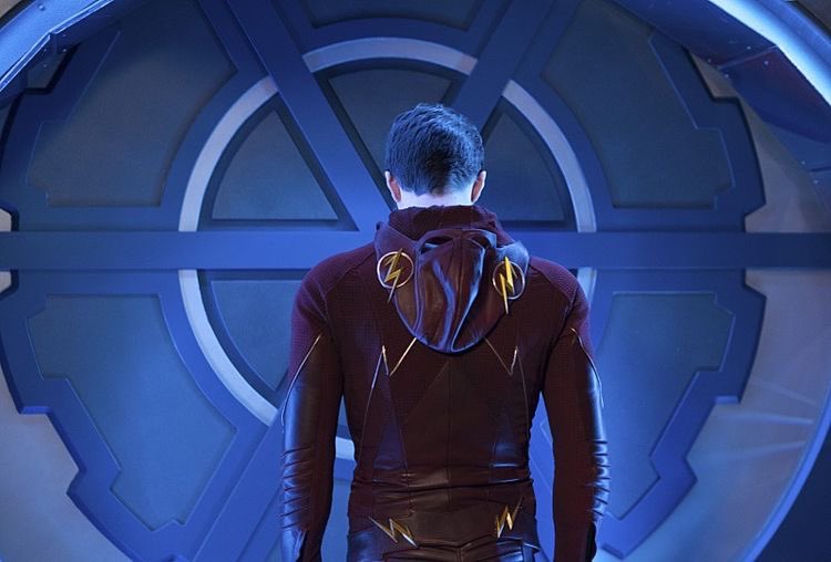 flashfacts4real's tweet photo. Flash Fans getting ready to face The Flash S9 knowing it’s the final season 😭 https://t.co/Vtm6zy5YxC