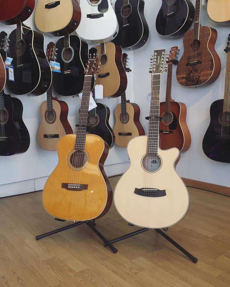 The one on the left or the one on the right?

You choose.....

Pic: Musikksenteret