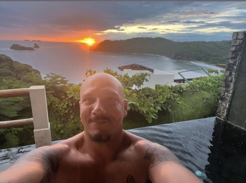 Poon_Tang_Klan's tweet photo. Nothing like gay sex and sunsets #RealASSdude https://t.co/ydNb7WvW7Z