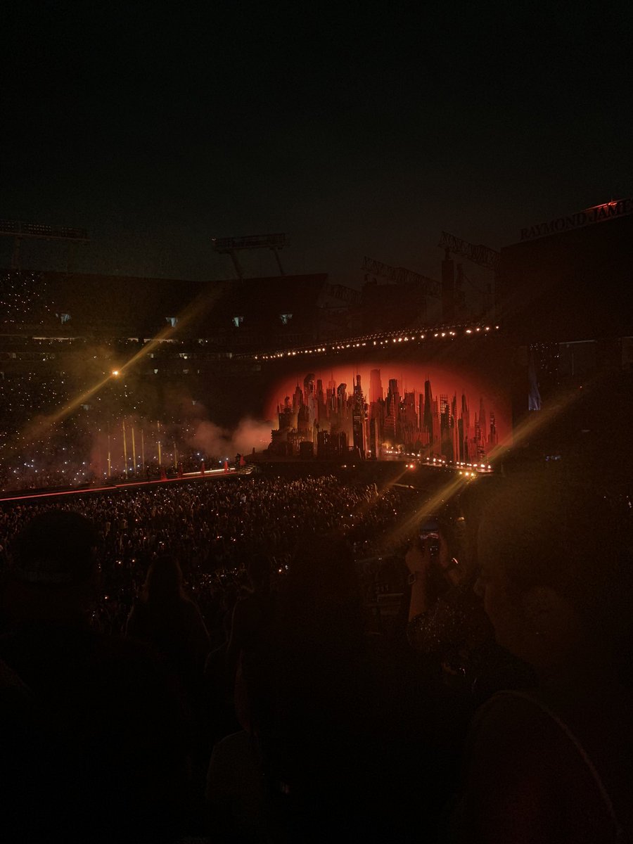 fferrarifranci's tweet photo. im still not over seeing the weeknd last night he's so amazing https://t.co/nqZVgg3D2o